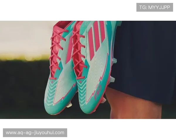 解析足球鞋两只不一样的设计是否会影响不同位置球员的场上表现